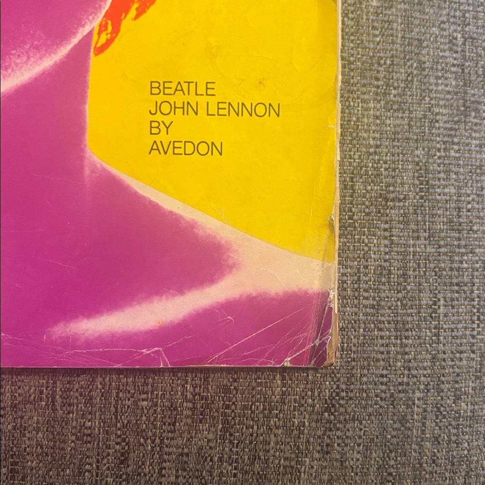 Look  Beatles John Lennon January 9, 1968 Vibrant Red and Yellow Cover - Picture 2 of 10